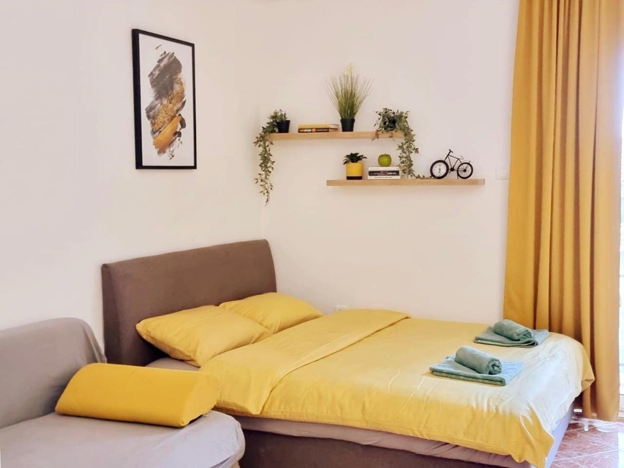Studio Apartman Na Plazi Rafailovici Exterior foto